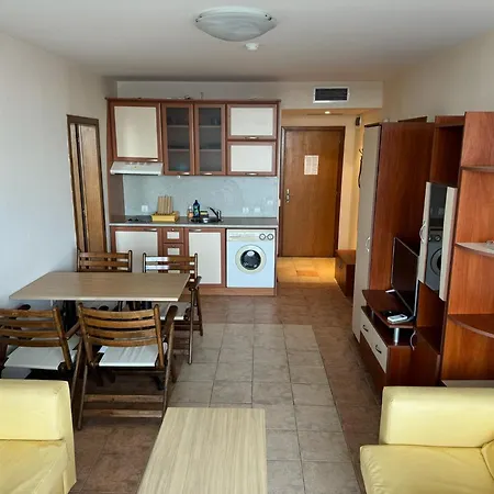 Spacious Beachfront - Kaya Daire