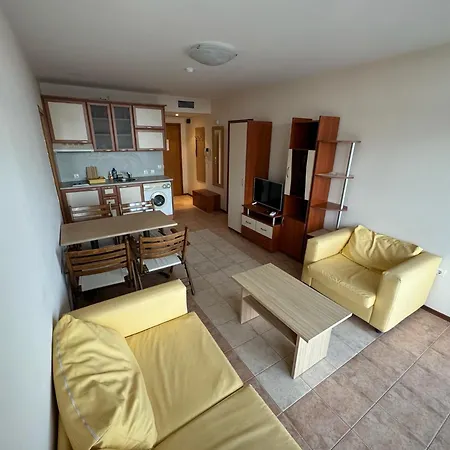 Spacious Beachfront - Kaya Daire