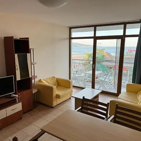 Spacious Beachfront - Kaya *