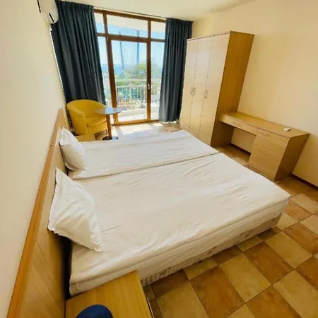 Spacious Beachfront - Kaya アパート *