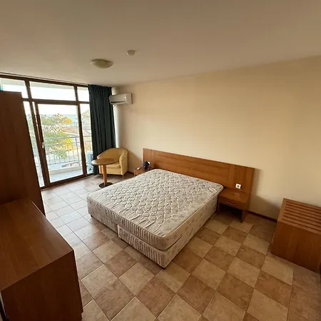 Spacious Beachfront - Kaya Apartment *