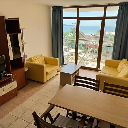 Spacious Beachfront - Kaya アパート *