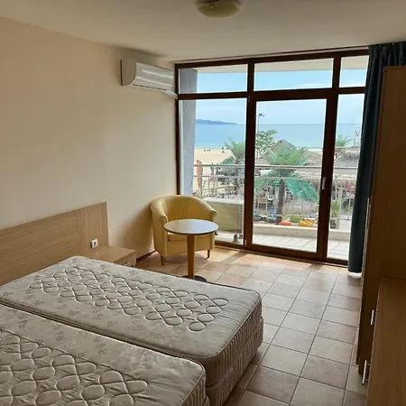 Spacious Beachfront - Kaya