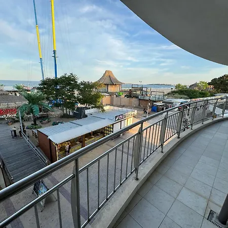 Spacious Beachfront - Kaya アパート *